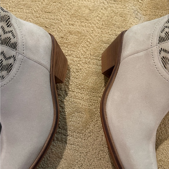 Beige suede Western Ankle Boots - Picture 4 of 9